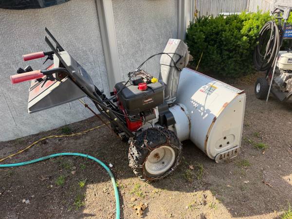 Snow blower 11HP 30 inch , with tire chains 1