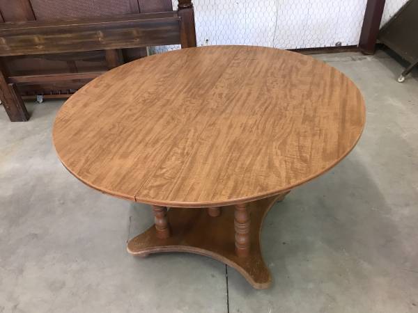 Round dining table 1