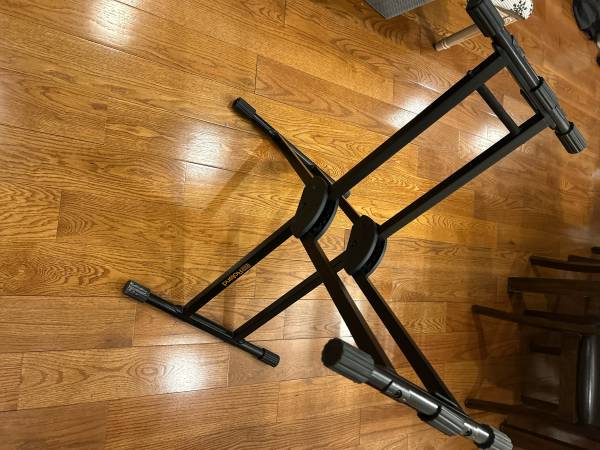 Roland KS-20X keyboard stand 1