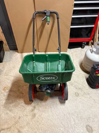 Scotts spreader 1