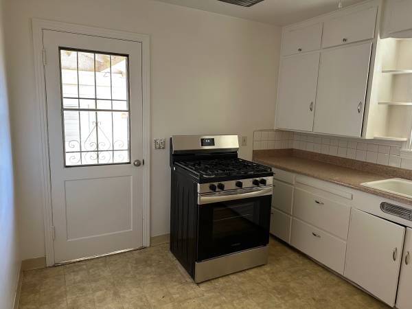 $2,000 / 2br - 960ft2 - Must be 55 or Older, 2 bed, 1bath house for rent (Ceres)63762983202561122