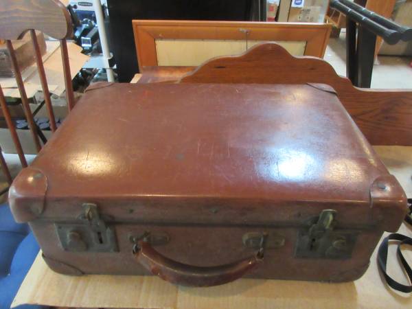 Antique Small Suitcase/Valise/Briefcase 1