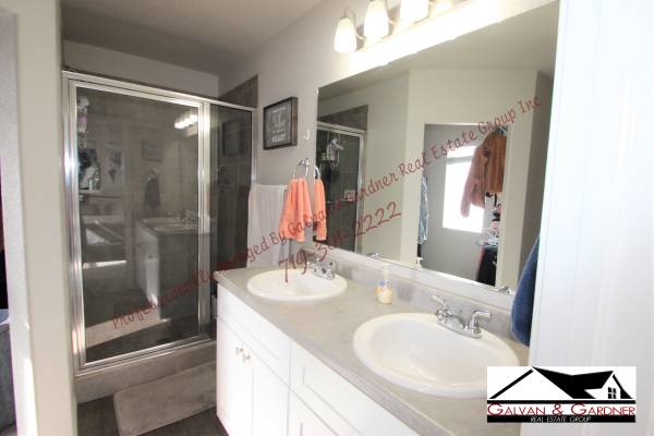 $2,200 / 3br - 1949ft2 - Beautiful 3 story home in Spring Creek63686763590145124