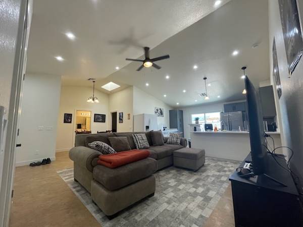 $750 ------ UTILITIES INCLUDED IN A FURNISHED HOUSE, PRIVATE ROOM ------ (Gilbert)64047708107522123