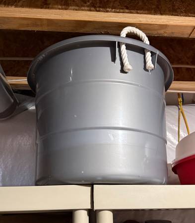 Large plastic tub 1
