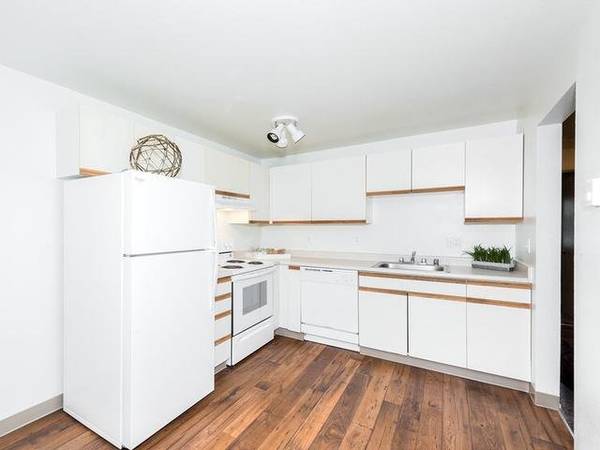 $1,465 / 2br - 830ft2 - IMPRESIONANTE RENOVADO+W/D (Bagley Downs)63672582815105124