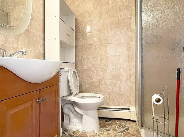 $1,800,000 / 8br - 3500ft2 - Charming 3-Family Brick Home with Garage – Excellent Condition (Ridgewood)64033292897155123