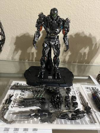 Threezero Transformers Age Of Extinction DLX Lockdown DAMAGED Diecast Figure Ope 1