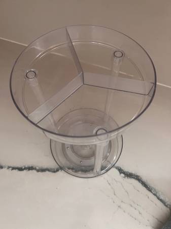 Rotating make up stand 1