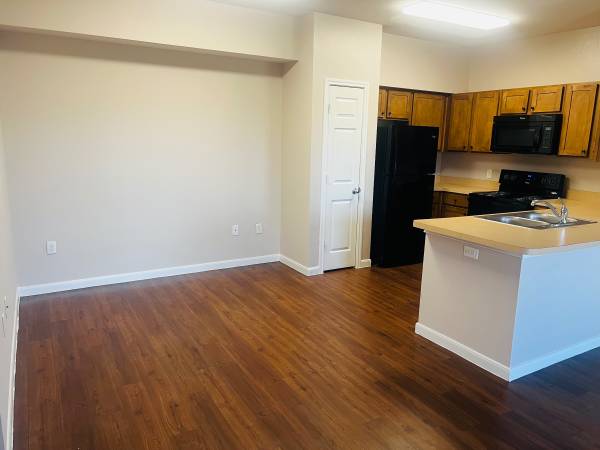 $977 / 2br - River Bank Village Apartments (Laredo)63662034827139122