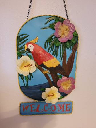 Tin Tropical Welcome Parrot 1