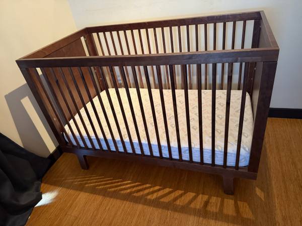 Free High End Wooden Crib 1