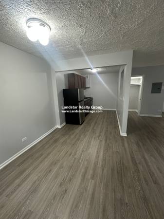 $1,250 / 1br - LAUNDRY ON-SITE!! AVAILABLE NOW (Rogers Park)64041809970178120