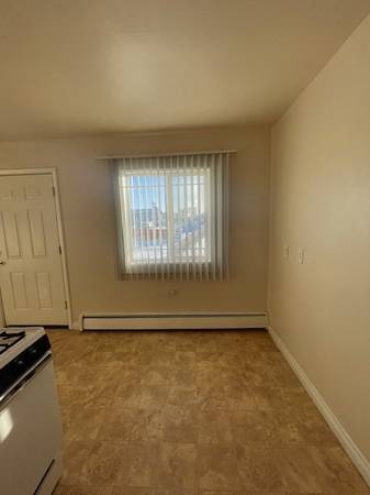 $1,265 / 1br - 550ft2 - Urban sophistication and dramatic skyline views from this 1 BR 1 BA! (Anchorage)64004785325571123