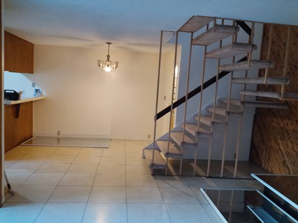 $3,000 / 3br - 1280ft2 - 2 story Condo 3 spacious bedroom/1.5 bath. Section 8. Condo for rent (MIRA MESA)63865481827073121