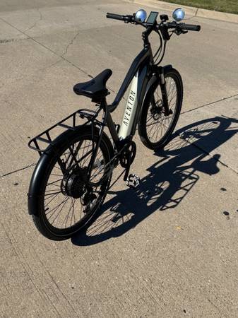 Aventon Level 3 e-Bike 1