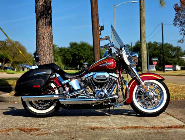 Wow! 2014 Harley CVO Softail Deluxe - Only 909 Miles! 1