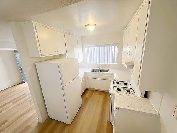 $2,195 / 2br - 14827 Friar St. #2--Lower level, NEWLY RENOVATED! Near Transportation (Van Nuys)63774527783041121