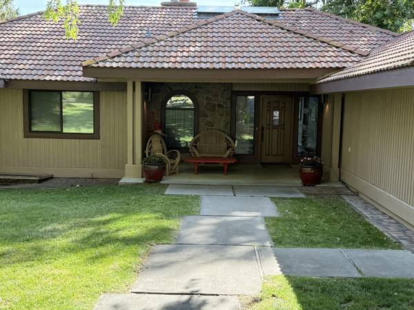 $2,900 / 4br - 3900ft2 - Spacious Waterfront Off-Season Furnished Rental (Manson)63690628564737121