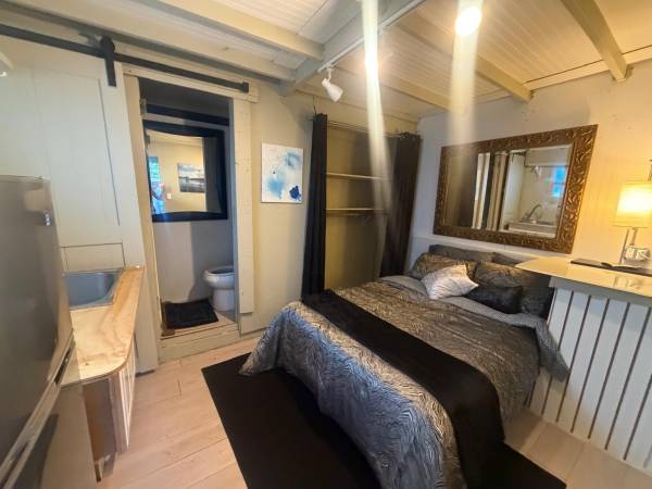 Beautiful fully furnished studio for rent! 1