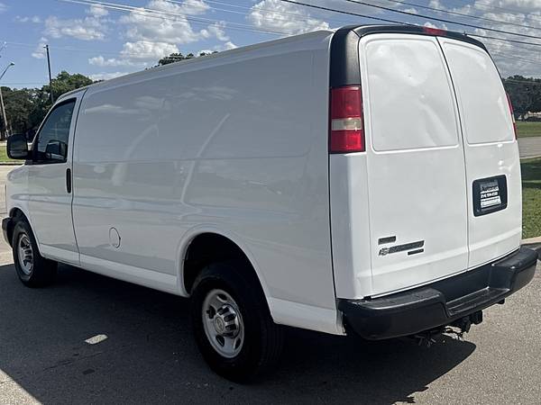 2011 Chevrolet Express 2500 RWD - Photo 3
