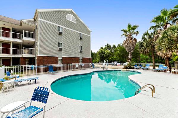 Elevator Access, Flat Screen TVs, Free Utilities 1
