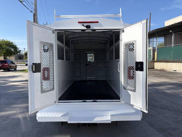 2019 Ford E-350 - Photo 15