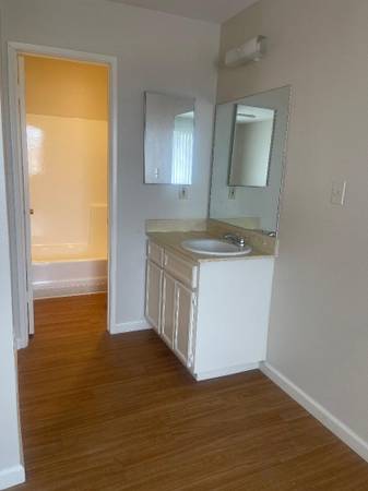 $2,350 / 2br - 1020ft2 - 2 BD 2 BATH W/ PATIO (UPSTAIRS) (1245 Donax Ave.)63865814579587124