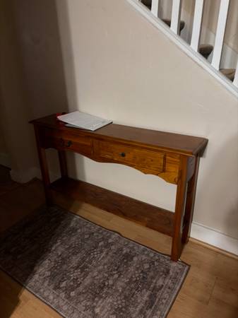 Small hallway table 1