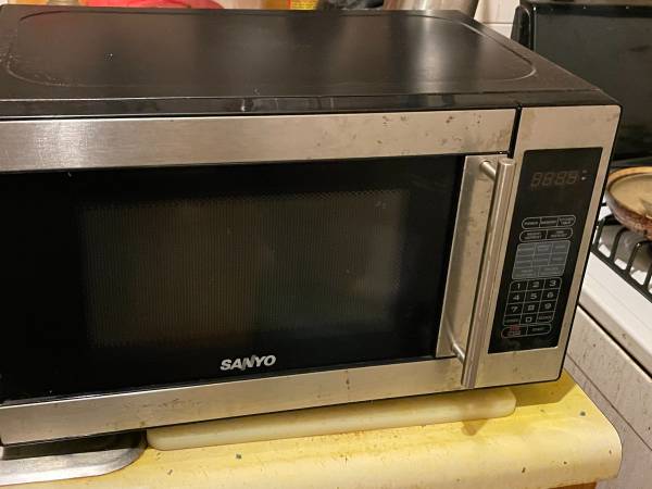 Sanyo Microwave 1