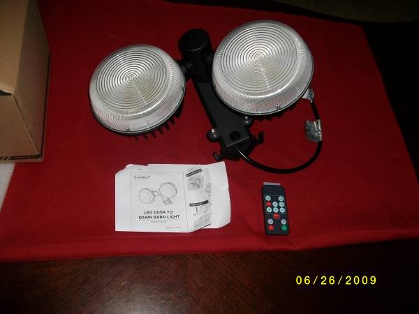 ********NEW IN  BOX!!!!!!!!! LED  DUAL SECURITY LIGHT W/ REMOTE ****** 1