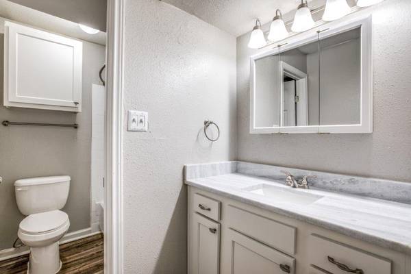 $1,050 / 1br - 742ft2 - Vaulted Ceilings, Bark Park, 1 bedroom (2804 Belt Line Road, Garland, TX)63867602425473120