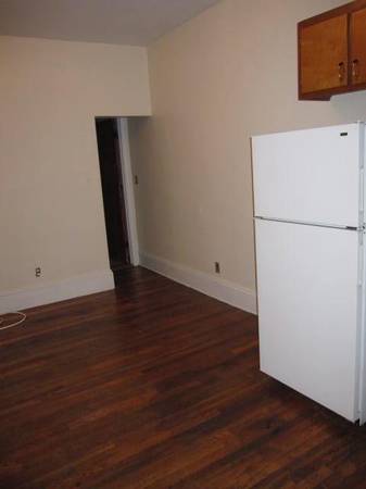 $1,650 11/1 Coolidge Corner Studio--HT/HW Incl-Full Kitchen Big Room No Fee (Coolidge Corner)63863244238339122