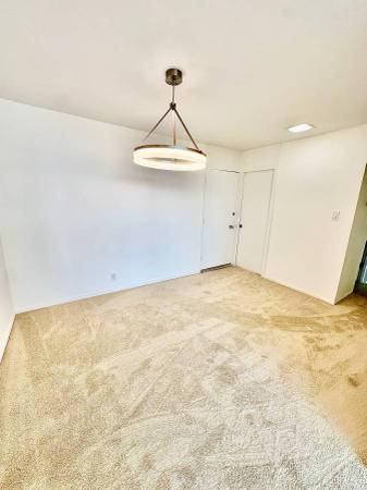 $2,750 / 1br - TOP-FLOOR + REMODELED and LARGE 1 bedroom blocks to Burlingame Avenue! (san mateo)63658096003075123