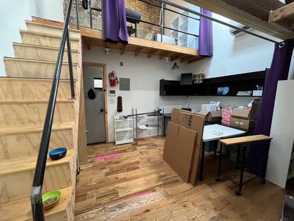 $1,450 / 406ft2 - Bright Creative Studio Loft (East Williamsburg)63689608674945120