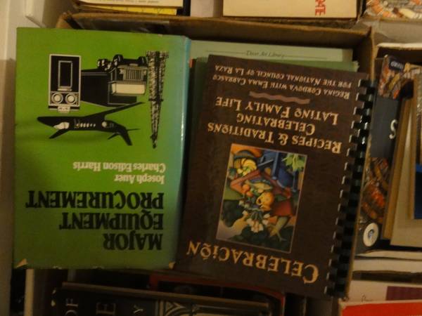 Lote GRANDE de LIBROS (6 cajas grandes) manuales, libros de texto, técnicos antiguos, TODO G - $20 (FEDERAL WAY)63471419542787123