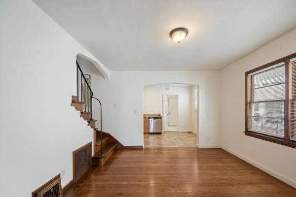 $1,150 / 2br - 598ft2 - Rare Find! Two-Story 2 Bed/2 Bath || North Berkeley w/Garage+ Laundry (berkeley north / hills)63413865954179121