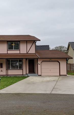 $1,995 / 2br - 1026ft2 - 2 Bedroom, 1.5 Bathroom Townhouse- Garage, Fenced Yard, W/D! (Spanaway)63850641087105120