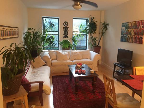 $925 / 60ft2 - Sublet: Small Furnished Bedroom with private 1/2 bath (Prospect Lefferts Gardens)64033633545091120