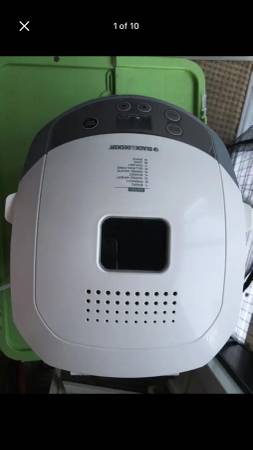 Black & Decker Bread Maker with multiple setting, cash only 1