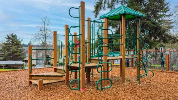 $1,760 / 1br - 669ft2 - We love your pets! They'll love our community! Tour today! (Shoreline)63910064319875122