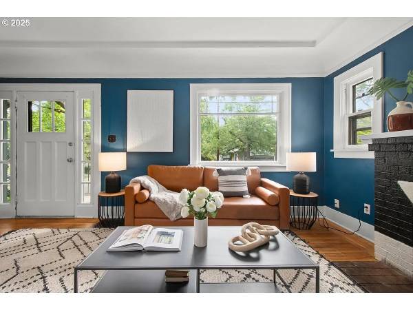 $2,465 / 2br - 1754ft2 - North Tabor, PDX Area 2BR, FP, H/W Flrs, Near 60th MAX & Providence MC (Portland North Tabor)63831608475393123