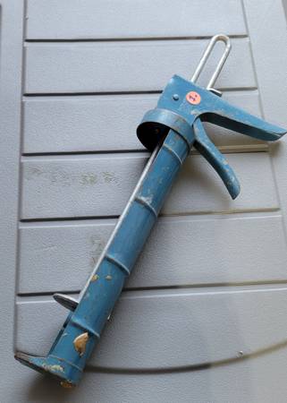 Caulk/ glue gun (kevsell) 1