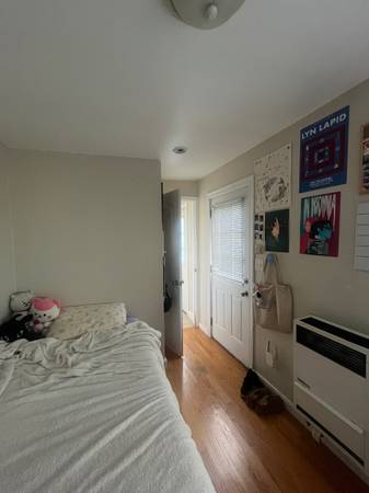 $1,000 / 3br - Seeking Female Roommate for a Private Room in our Sunset Cottage (sunset / parkside)63824660556417122