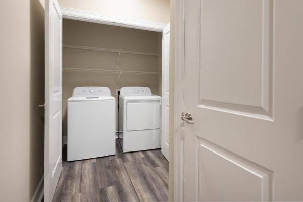 $3,267 / 2br - 1420ft2 - Ceiling Fans, Vaulted ceiling, Premium Bathroom Finishes, Microwave (Braintree)63828406637057122