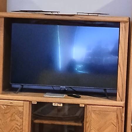 43" samsung smart tv complete with original remote, legs and manual 1