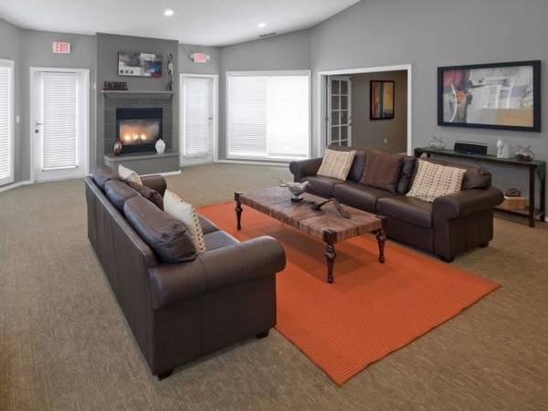 $1,687 / 2 habitaciones - 960 pies² - Área de juegos infantil: Un área de juegos divertida para niños, Chimenea de leña (Hillsboro)63831251092355121