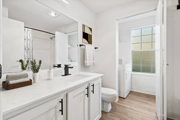 $2,050 / 2br - 870ft2 - One Month Free Rent! Beautiful Upgraded Interiors! (6305 S 238th Pl, Kent, WA)63910195258755120