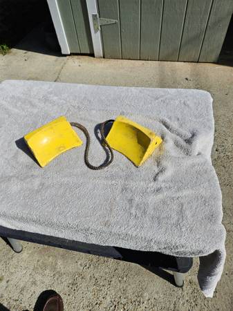 AC chocks 1
