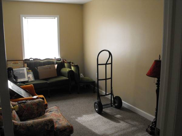 $1,100 / 2br - bedroom-center city (City of Plattsburgh)63862176044417122